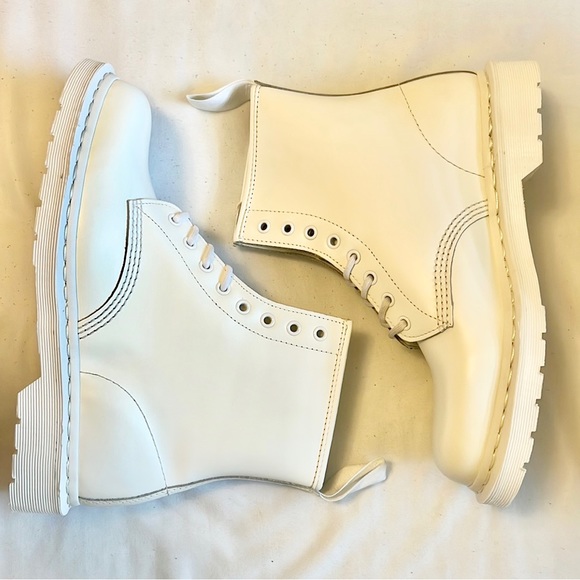 Doc Martens 1460 Mono White Smooth Unisex Combat Boots #14357100 New in Box - Picture 9 of 12